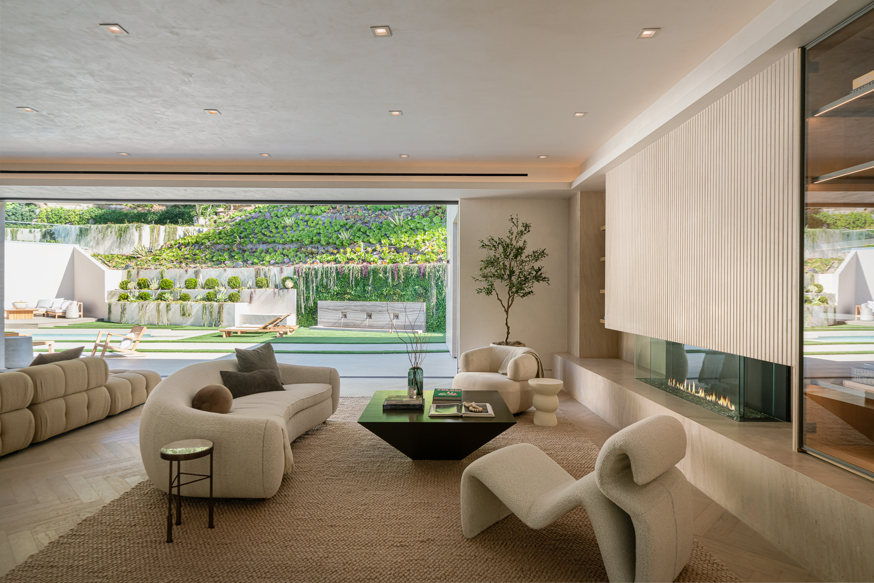 1028 N Hillcrest Rd, Beverly Hills, CA 90210 - Benjamin Illulian