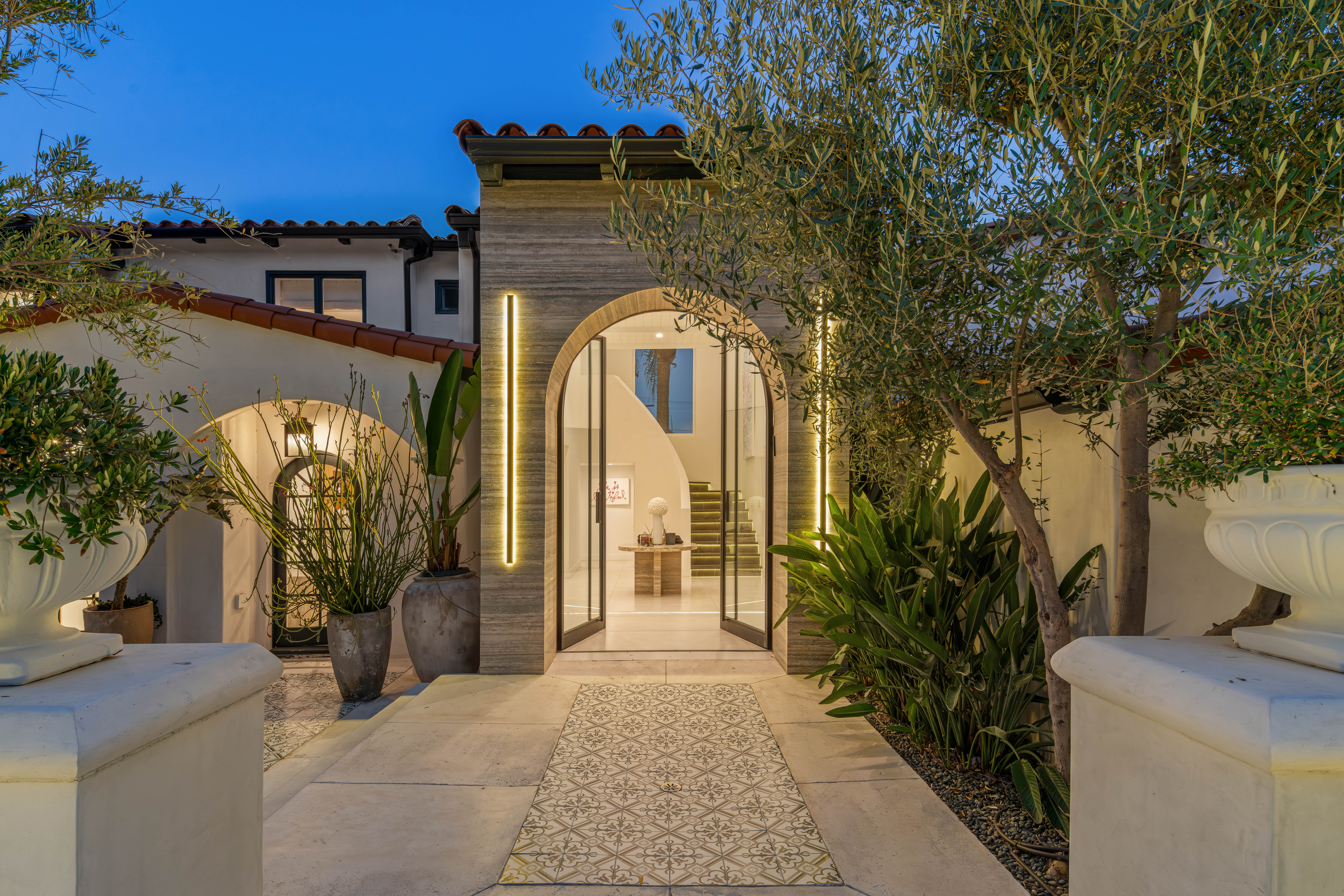 616 N Arden, Beverly Hills, CA 90210 - Benjamin Illulian